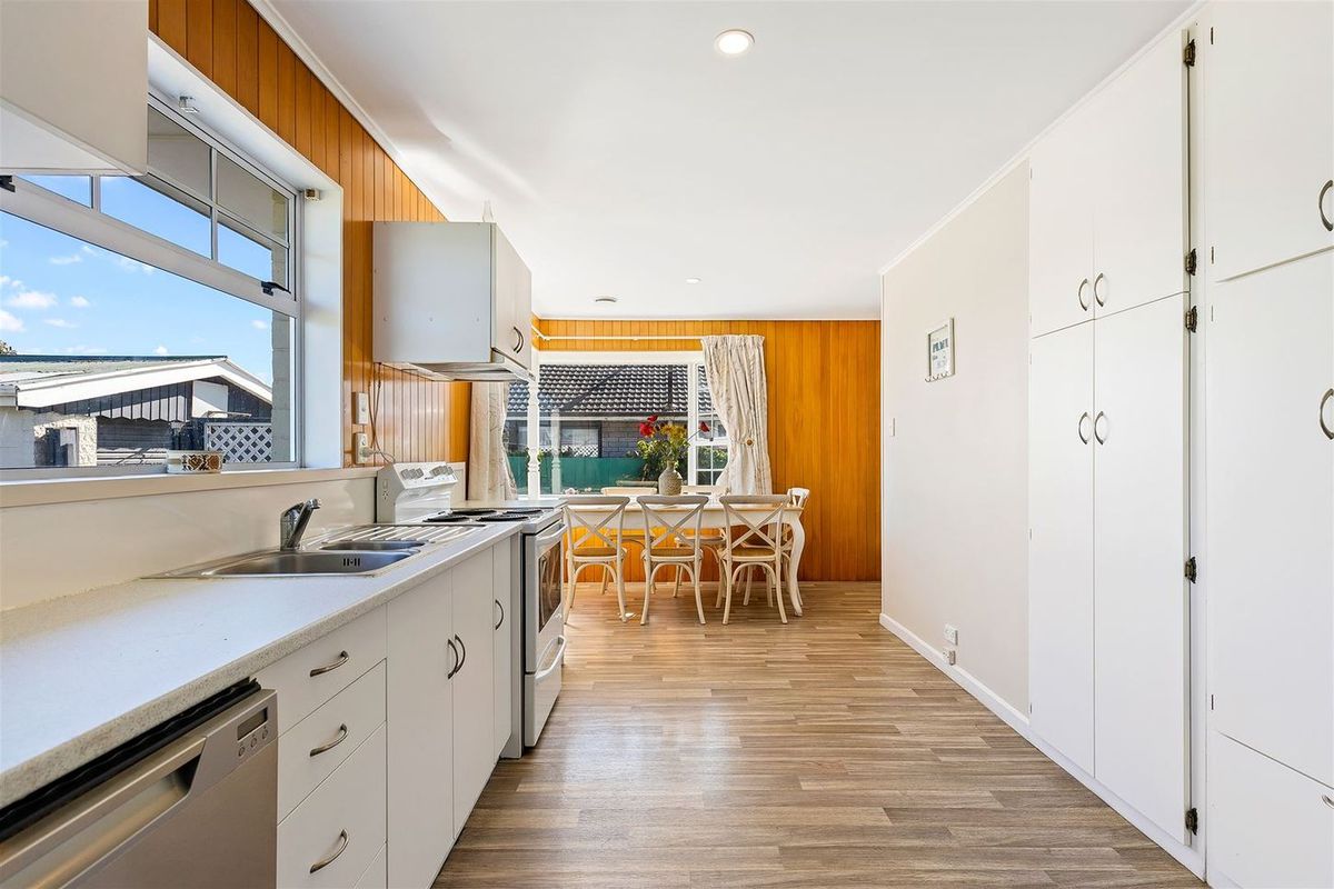 8 Dunstan Crescent, Hornby