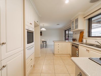 6 ALLARD COURT, Keilor Downs