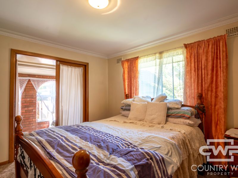 8 Lackey Street, Guyra