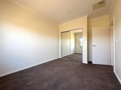 7 Razorbill Terrace, Werribee