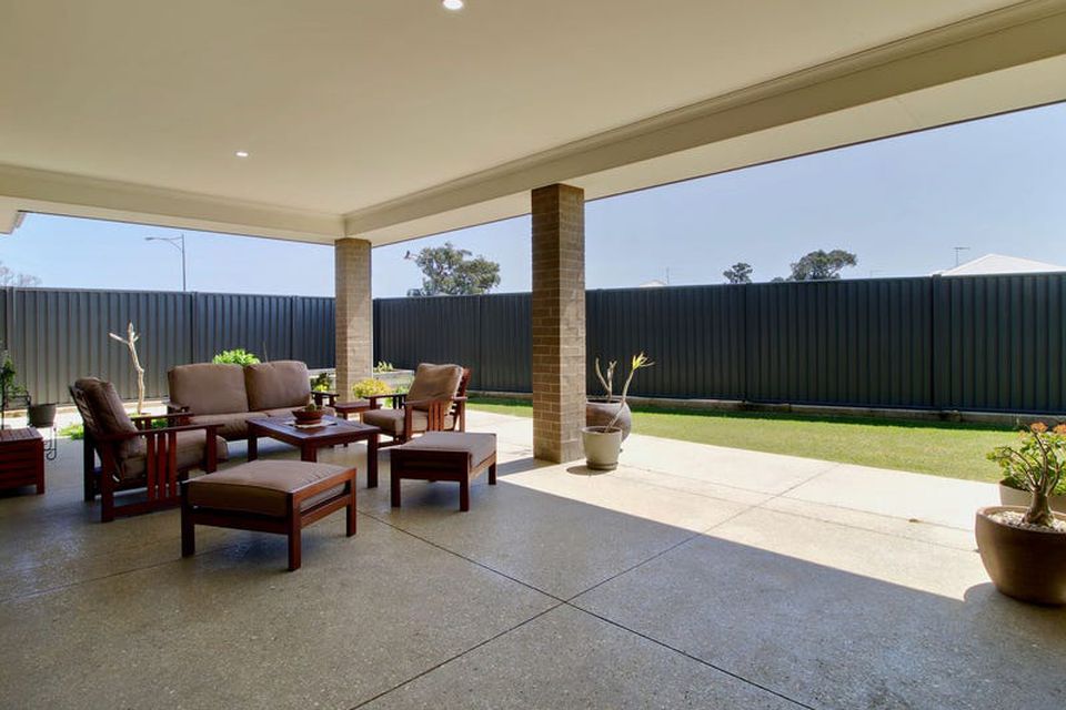 2 Whinhill Loop , Baldivis