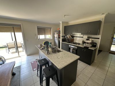 2 / 9 Halladale Avenue, Wyndham Vale