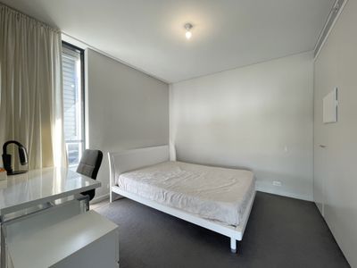 902 / 5 Sterling Circuit, Camperdown