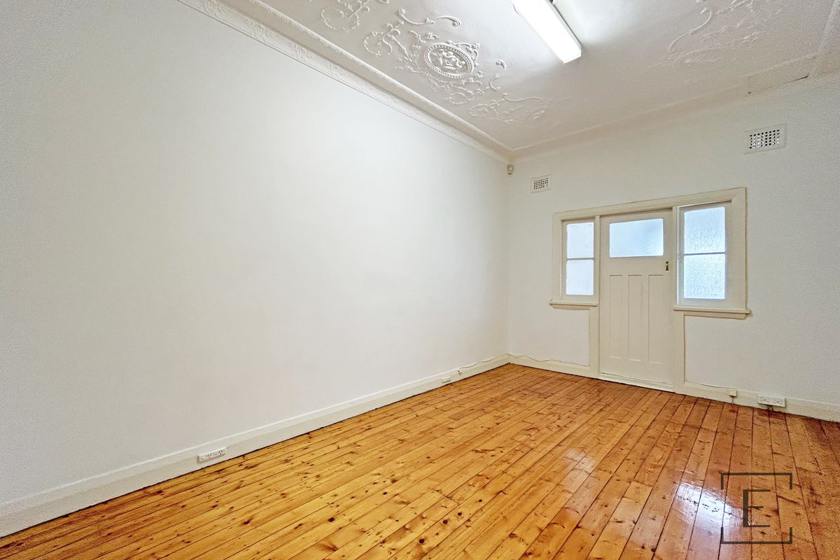 1 / 296 Lyons Road, Five Dock