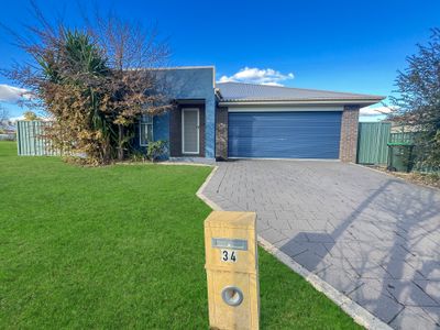 34 Dalbeattie Crescent, Dubbo