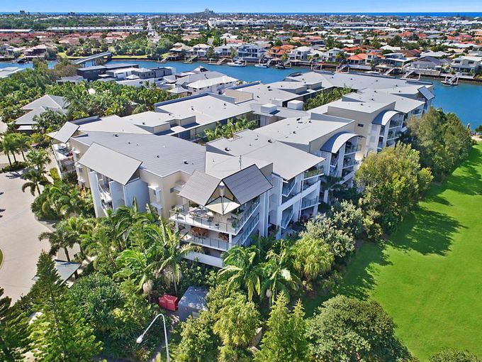 73 / 57 Grand Parade, Parrearra