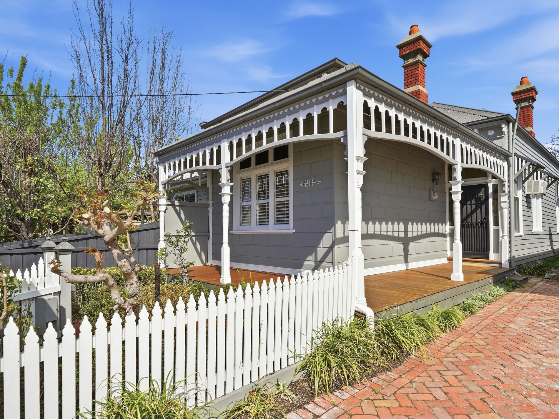 211 Douglas Parade, Newport