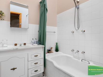 8 Hanover  Crescent, Blayney