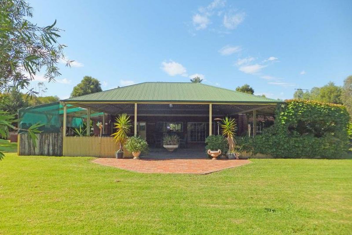 100 The Avenue , Kyabram