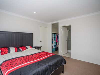 6 / 19 Muscari Close, Seville Grove