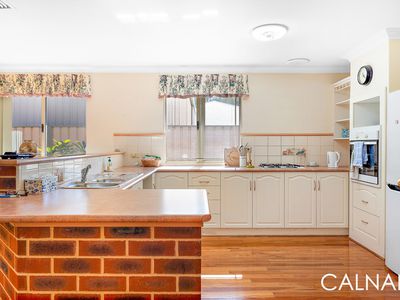 2A  Leeton Close , Halls Head