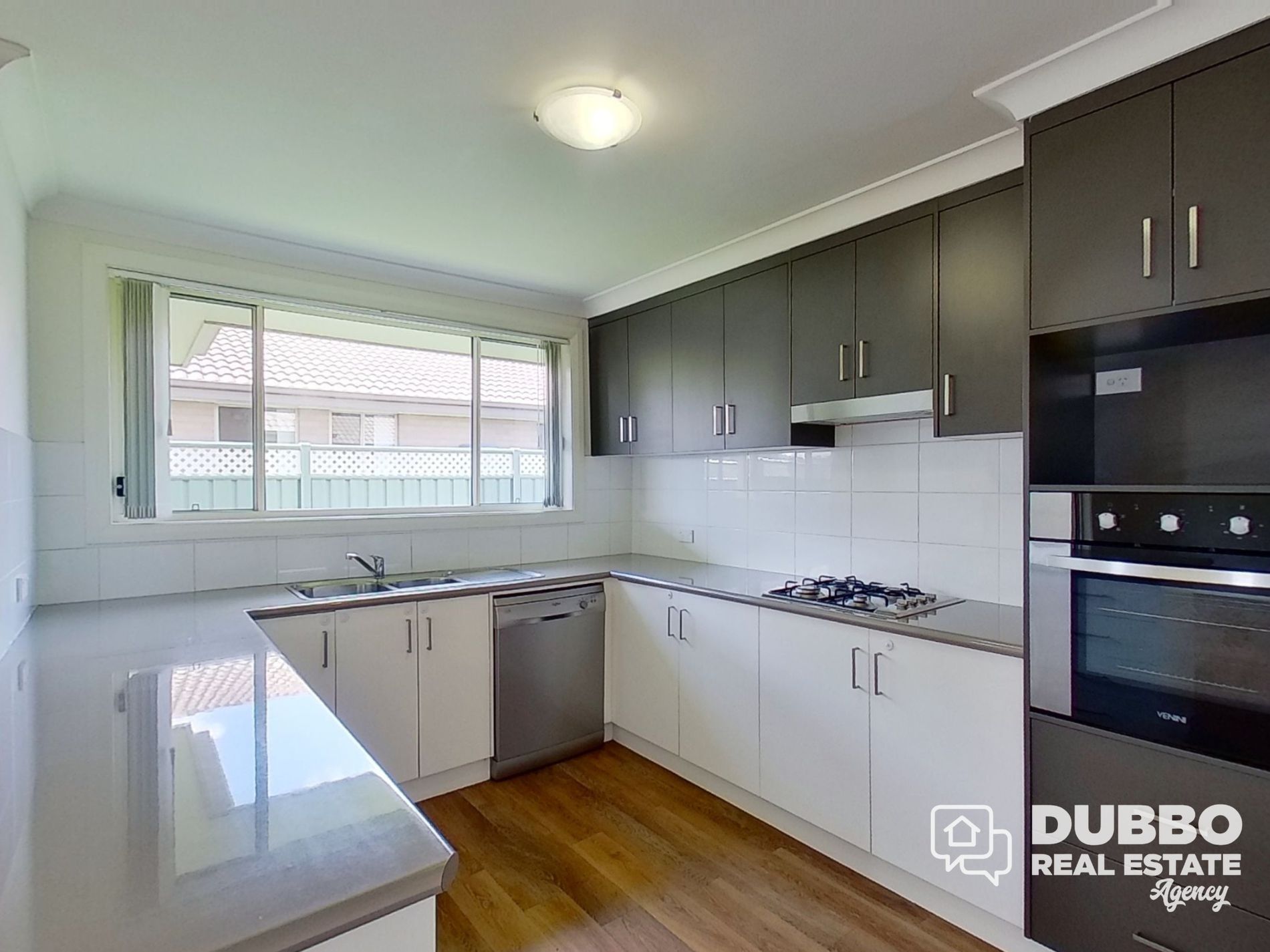 24 Dalbeattie Crescent, Dubbo
