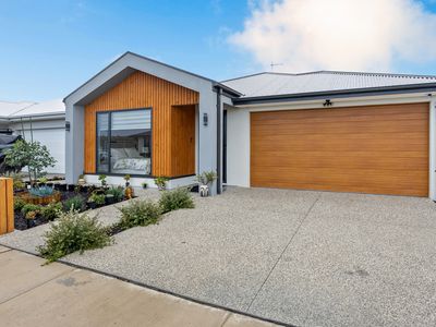 43 Pickering Crescent, Lara