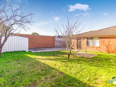 2 / 3 Perkins Avenue, Hoppers Crossing