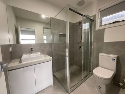 2 / 28 Curie Avenue, Oak Park