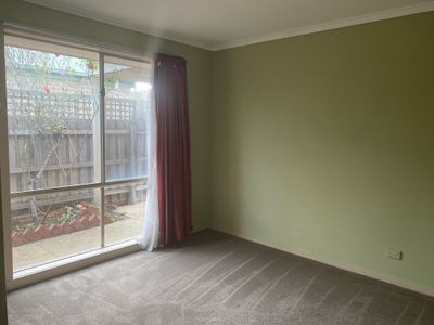 14 St Lawrence Close, Werribee
