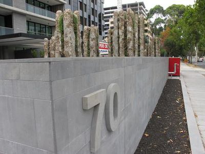 605 / 70 Queens Road, Melbourne