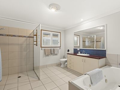 4 Kiva Street, Middle Ridge