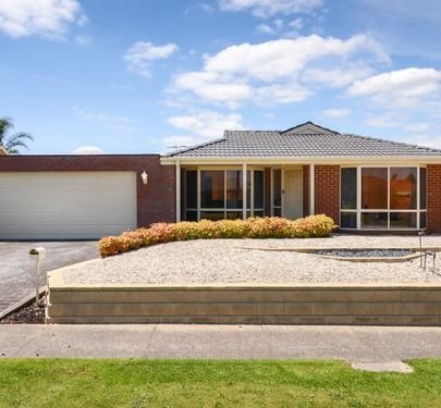 28 Lansell Drive, Cranbourne North
