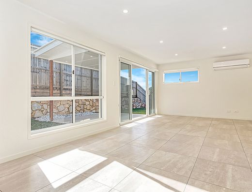 Stylish Home in Woombye image 4