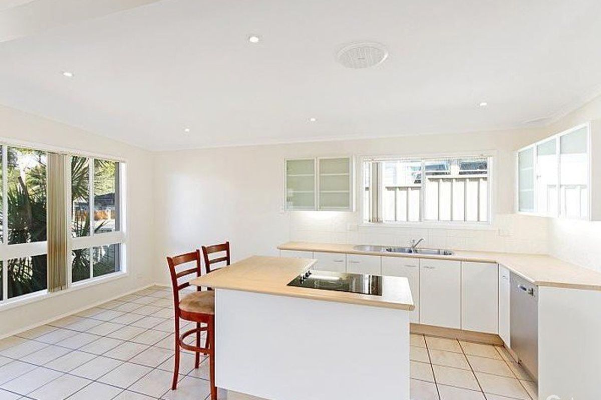11 Lisarow Street, Lisarow