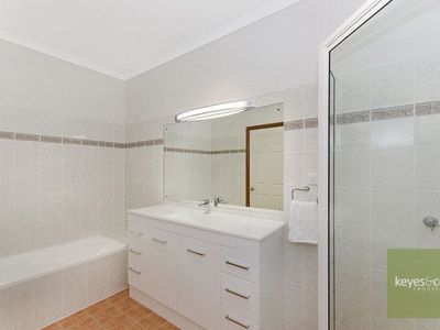 2 Kensington Court, Castle Hill