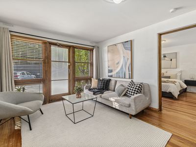 2 / 75 Queens Road, Melbourne