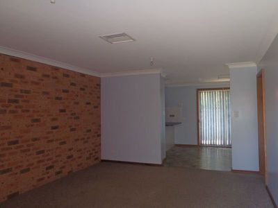 1&2 / 1 Hellyer Court, Dubbo