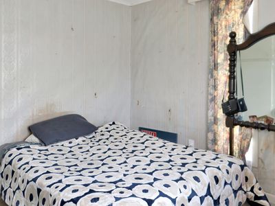 15 Sinclair Avenue, Nightcaps