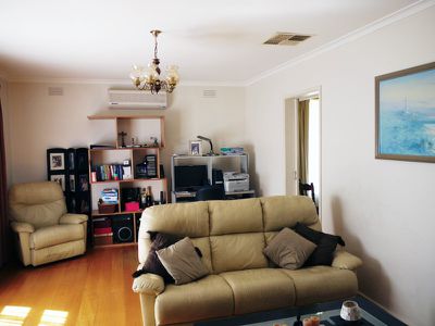 4 Kent Close, Blackburn North