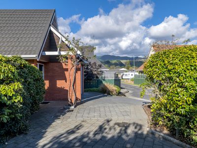 121 Hillcrest Road, Raumati Beach