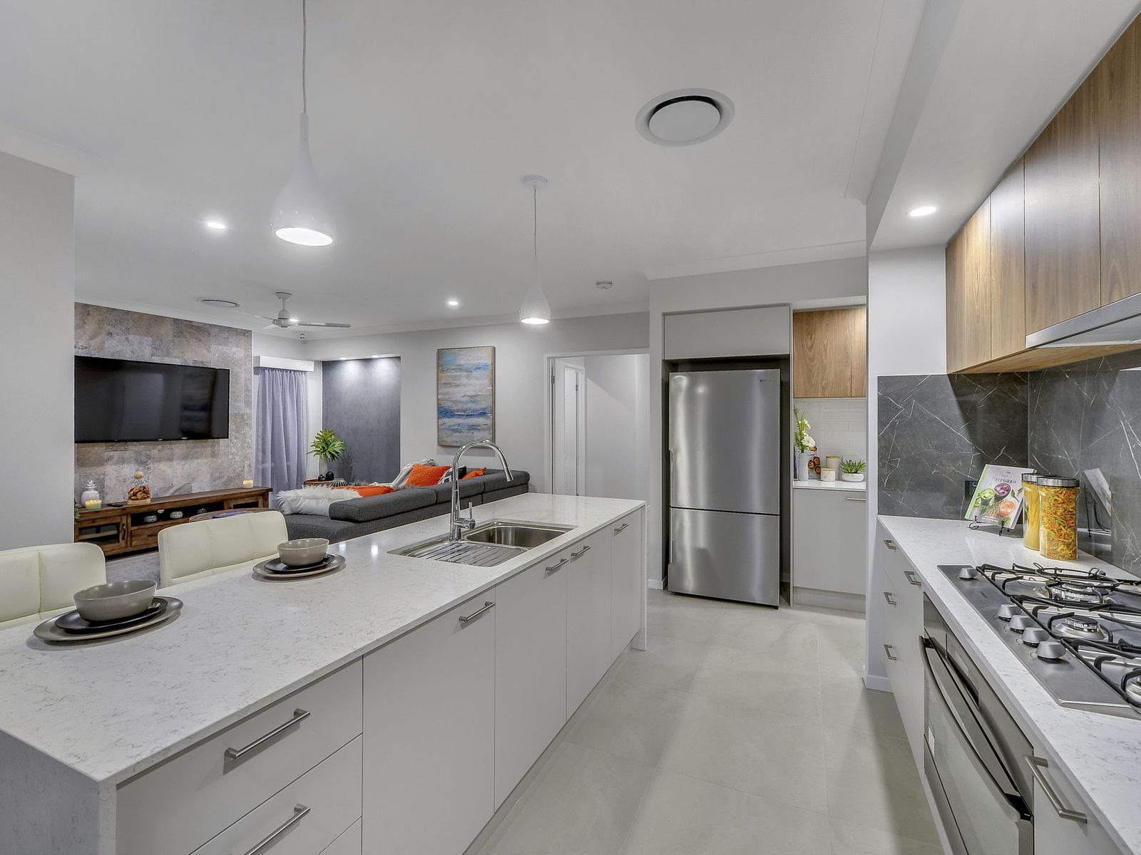 LIVE IN OR INVESTOR! $989K LUX PKG 