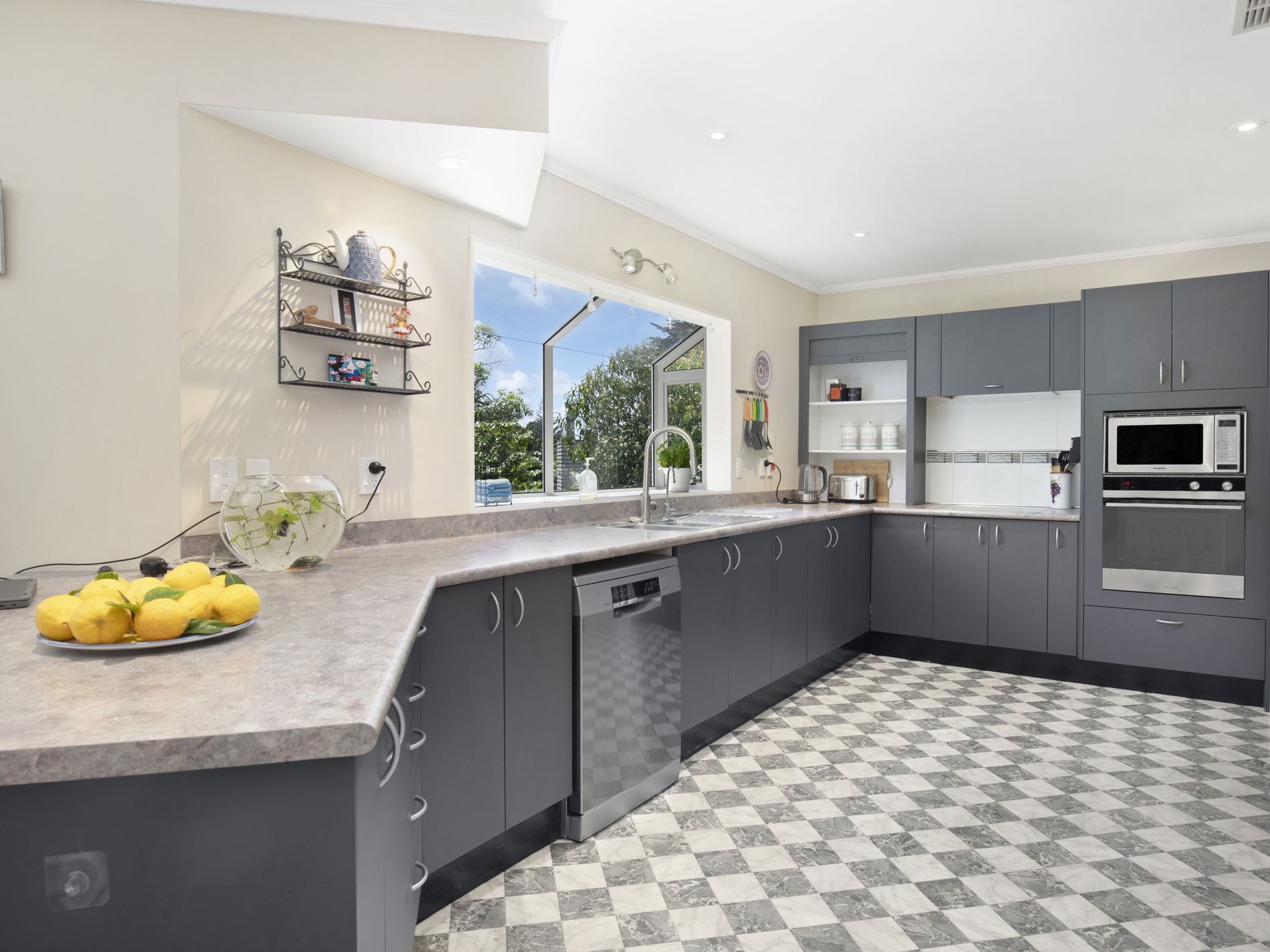 23 Renown Road, Raumati South