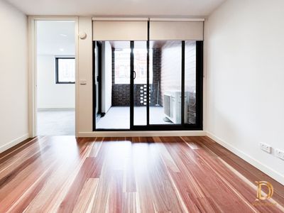 102 / 609 Burwood Road, Hawthorn