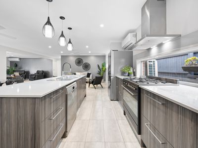 11 Meander Court, Ormeau Hills