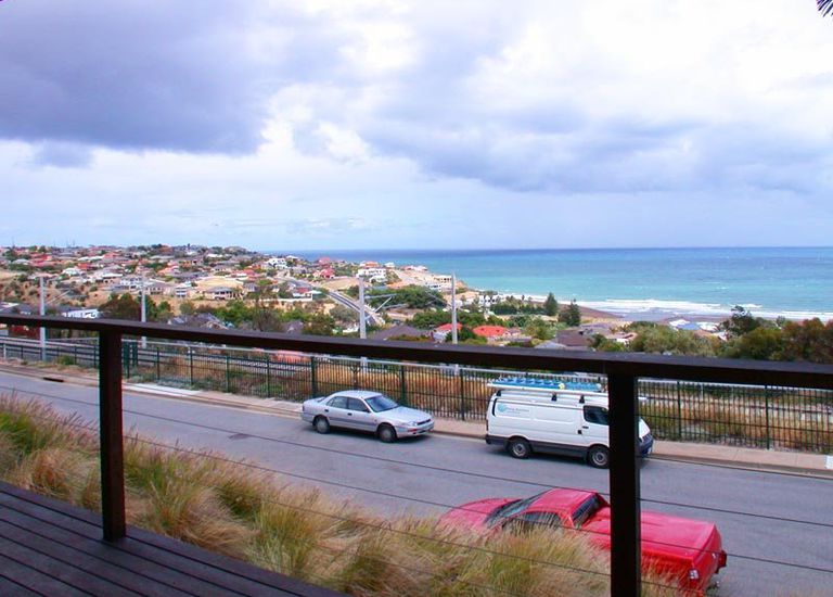 8 Columbia Crescent, Hallett Cove