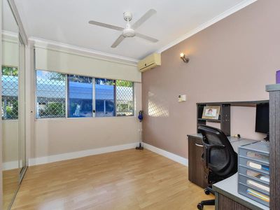 7 Schombacher Cct, Moulden