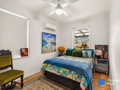 19 Mackenzie Street West, Golden Square