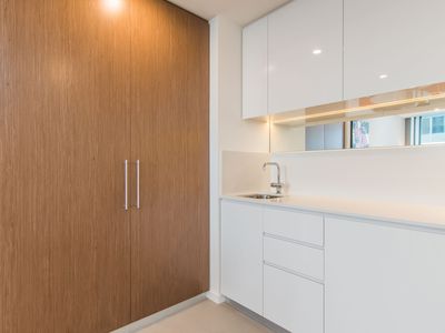 411  /  2 Moreau Parade, East Perth