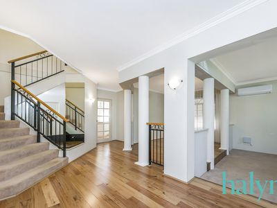 6 Hinkler Loop, Maylands