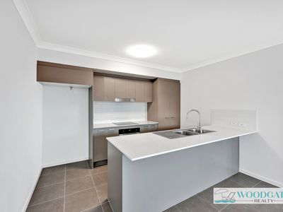 2 / 15 Oystercatcher St, Woodgate