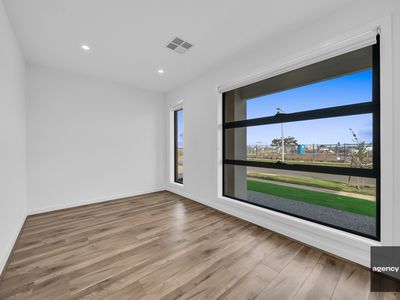 11 Paradoxa Drive, Tarneit