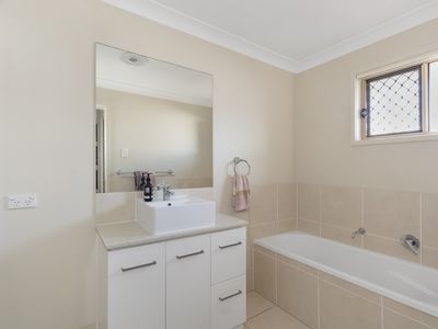 4 Sunrise Link, Pimpama