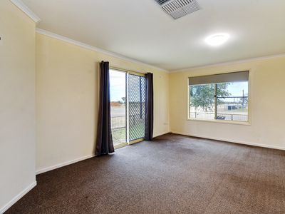 160 WREN STREET, Longreach