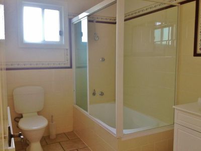 10 Torquay Drive, Lake Tabourie