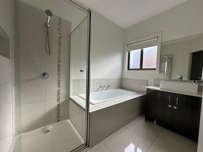 5 Hemingway Grove, Cranbourne West
