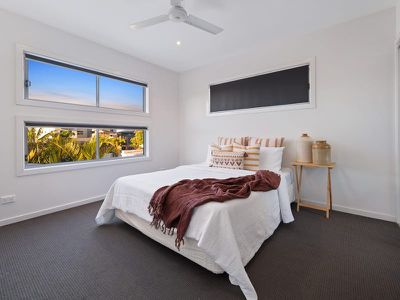 49 Harbourvue Court, Helensvale