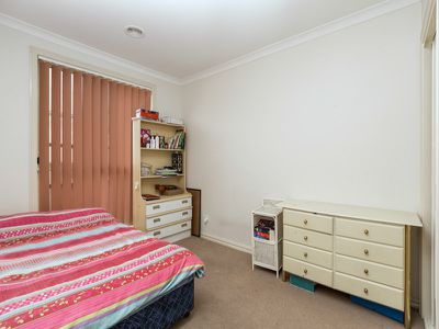 4 / 96 Thames Boulevard, Werribee
