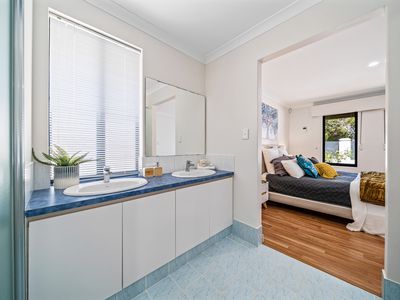 15 Harrington Avenue, Tapping