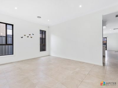 8 Shamrock Way, Truganina